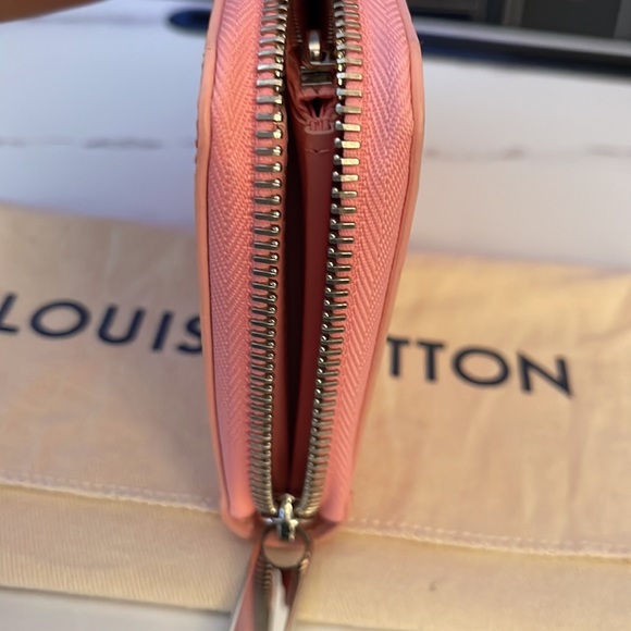 Louis Vuitton Yayoi Kusama edition RARE find color is Pink with Red dots. - Picture 10 of 12